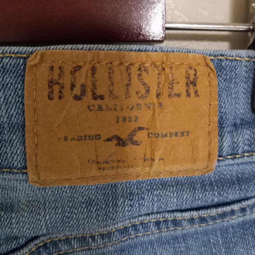Hollister 1 28 Jeans Shorts Distressed Medium Wash